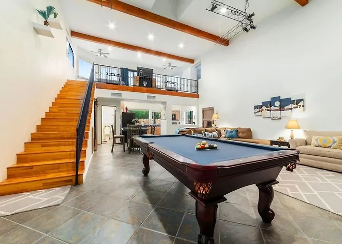 Modern Loft With Pool & Hot Tub-views Apartament *