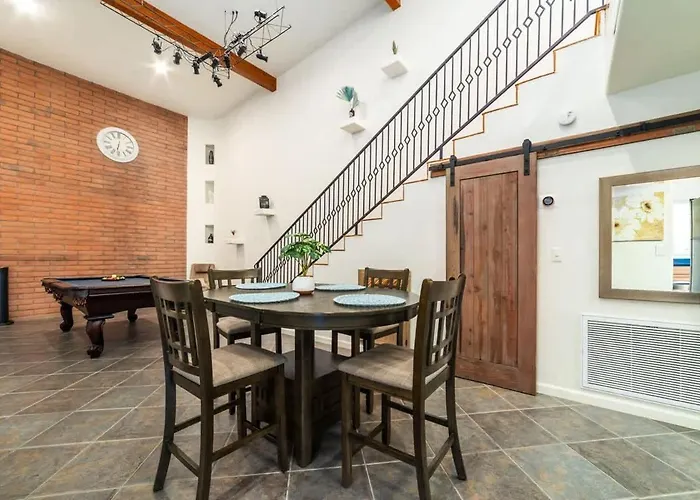 Modern Loft With Pool & Hot Tub-views Apartament
